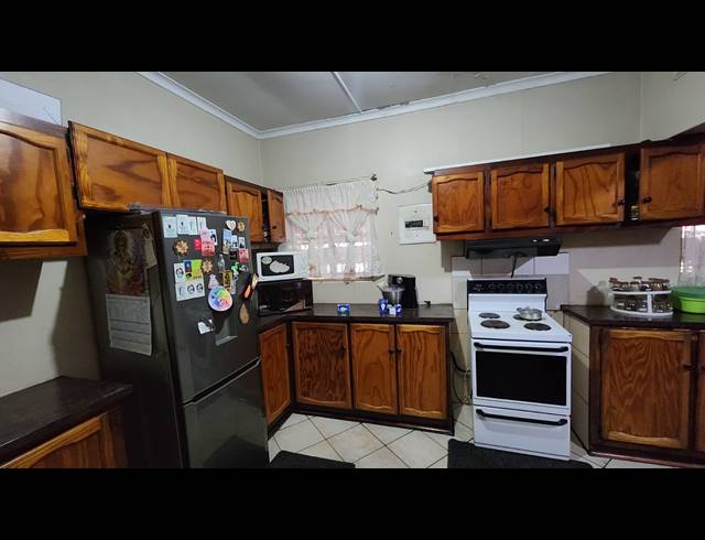 5 BEDROOM FREESTANDING FOR SALE IN ALLANDALE